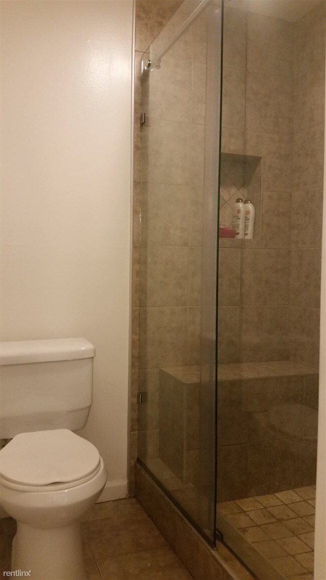 Building Photo - 2711 Ellendale Pl