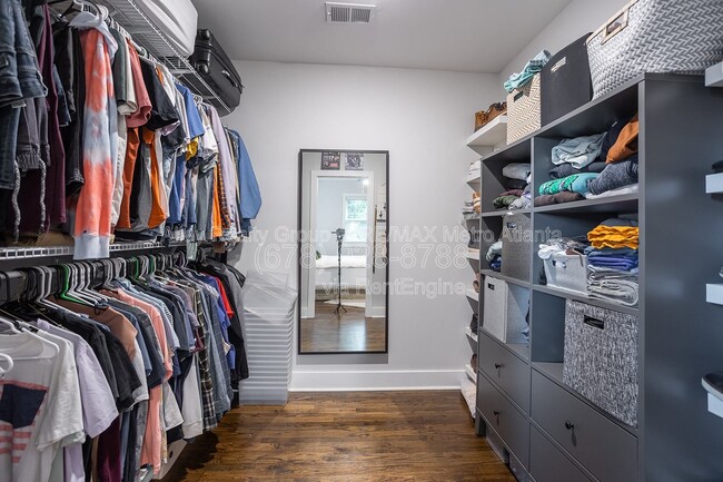 Building Photo - 1016 Coleman St SW