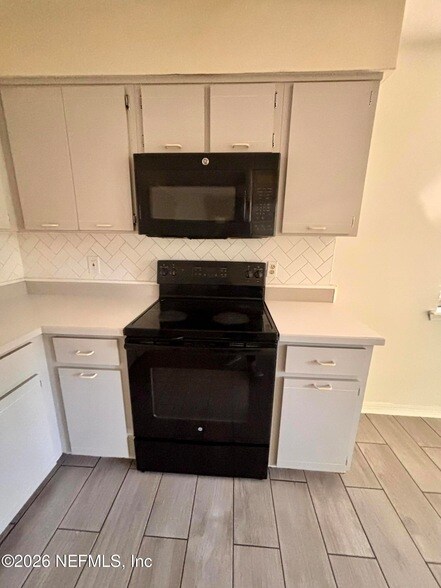 Building Photo - 5449 Fort Caroline Rd