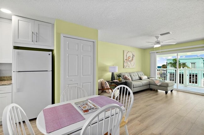 Building Photo - 300 S Central Ave