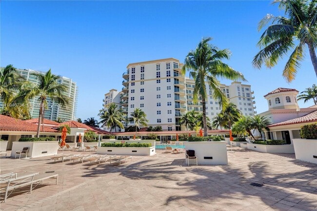 Building Photo - 20000 E Country Club Dr