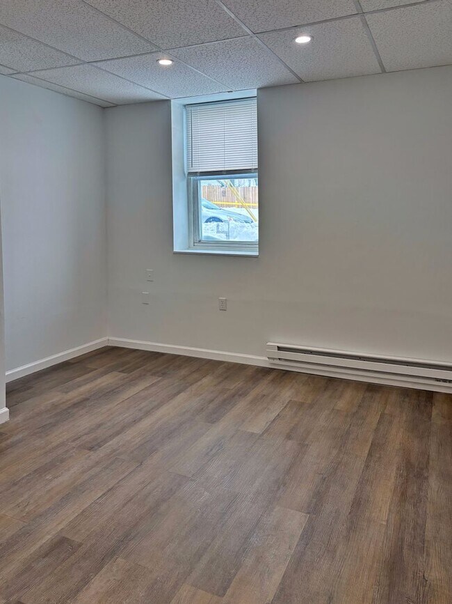 Building Photo - 1002 S 6th St