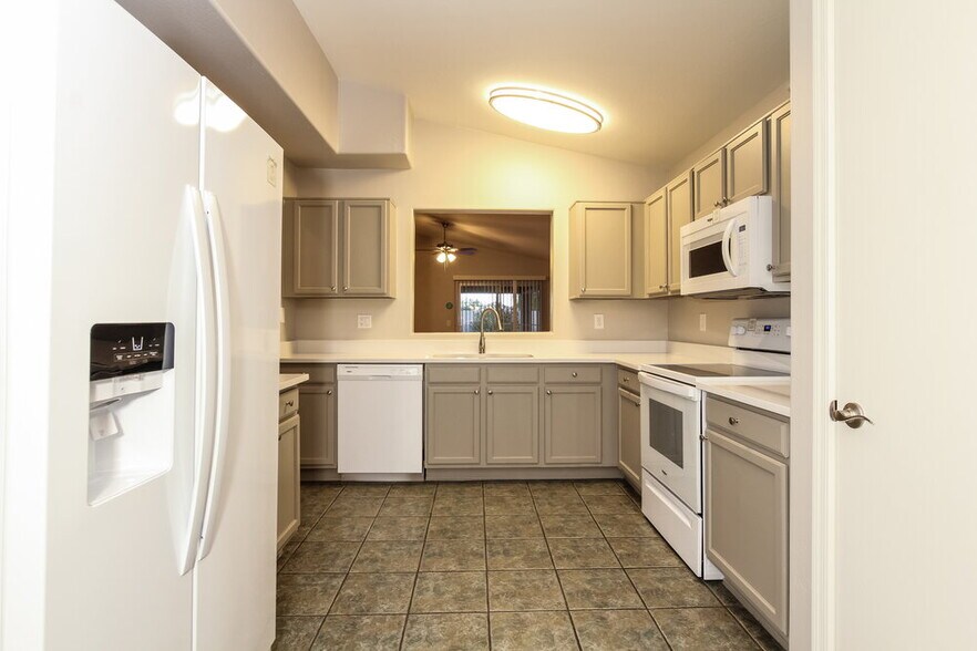 Building Photo - 7815 W Northview Ave