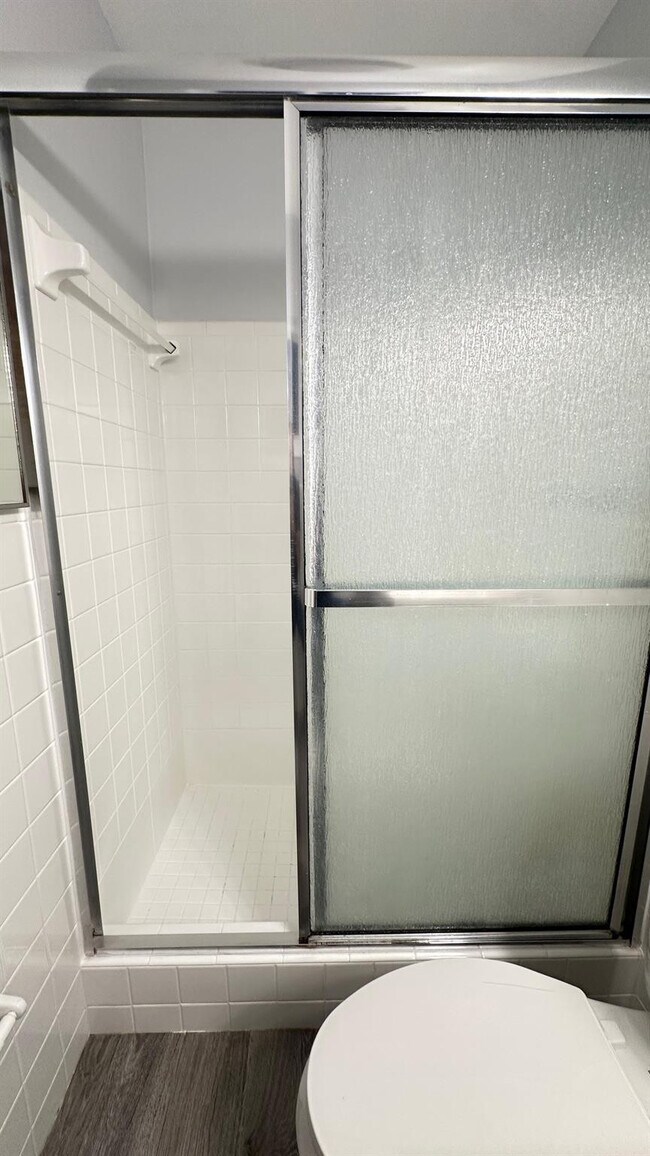 Building Photo - 1911 NE 28th Ct