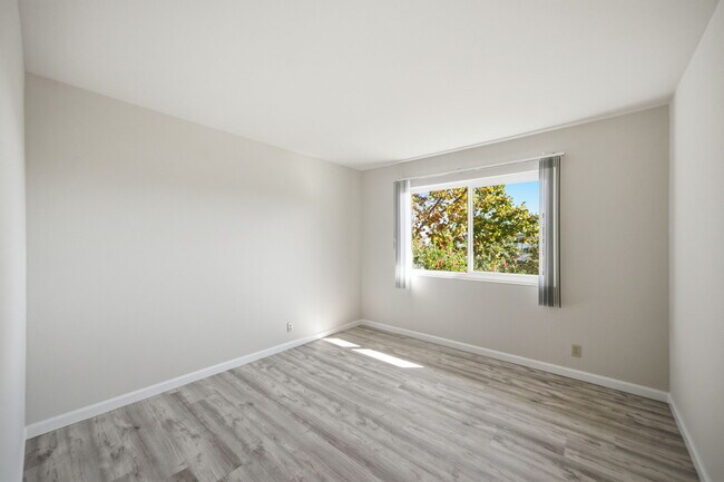 Building Photo - 418 Whitehall Rd