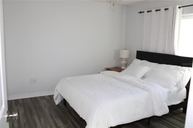 Building Photo - 7655 Cardiff Ct N