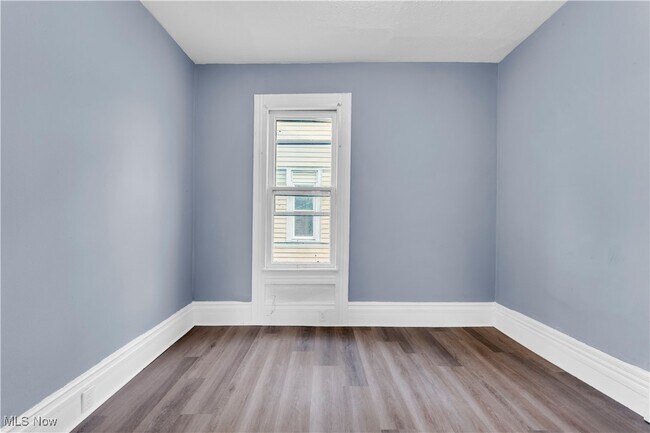 Building Photo - 2206 Kenneth Ave