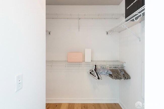 Building Photo - 425 1st St