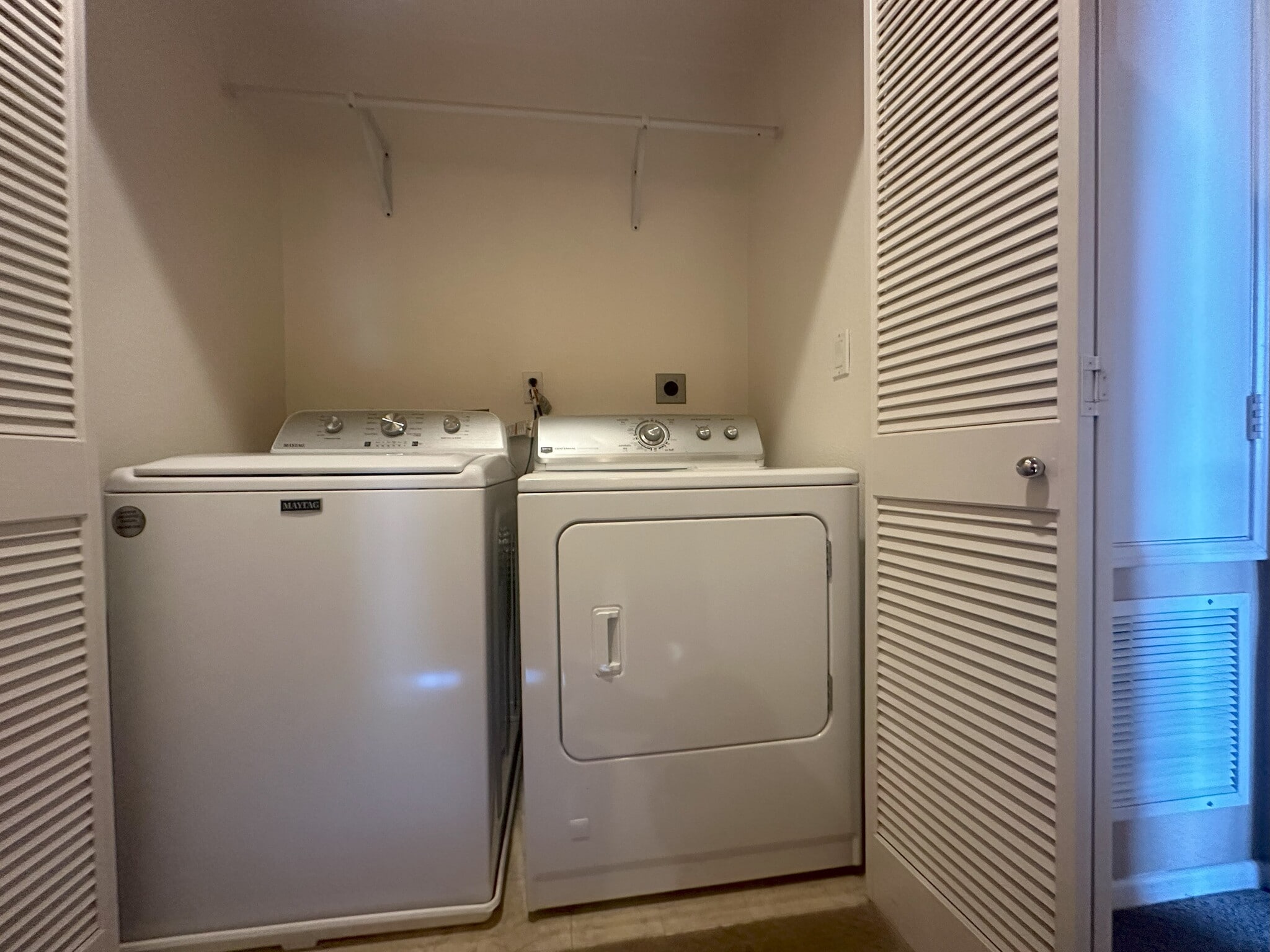 Building Photo - 1760 E Palomar St
