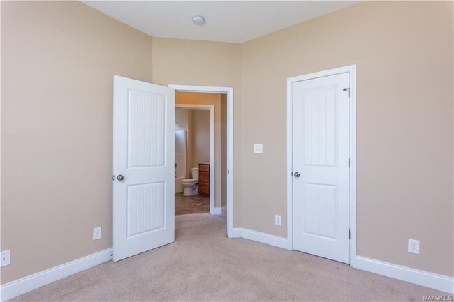 Building Photo - 2600 Brantford Pl