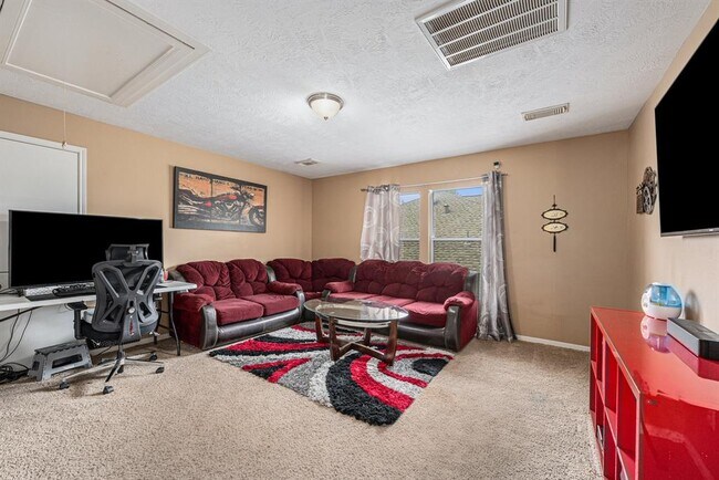 Building Photo - 7010 Paradise Park Bend