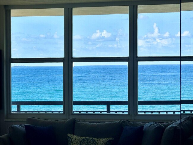 Building Photo - 1147 Hillsboro Mile