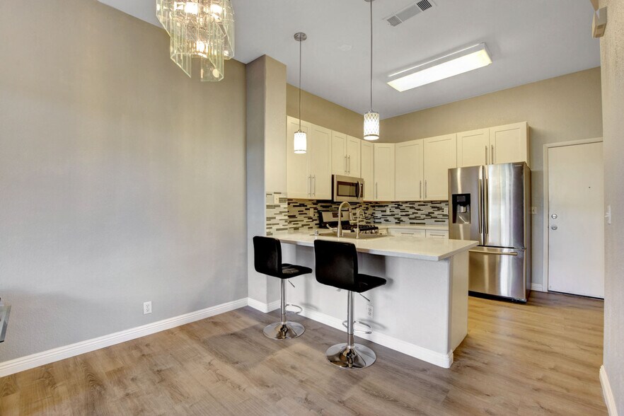 Building Photo - 2890 Red Rooster Ct