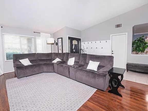 Formal living room and front door - 4207 Rimcrest Dr