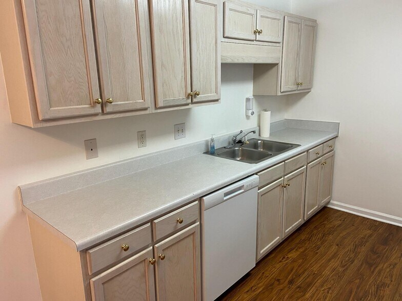 Building Photo - 501 Pelham Square Way