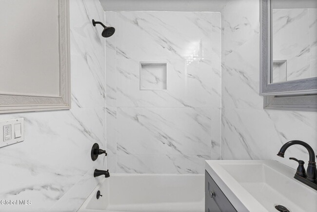 Building Photo - 5 Broadway