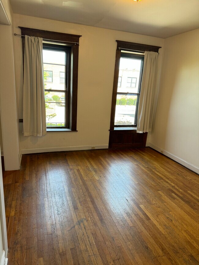 Building Photo - 209 W Fifth Ave