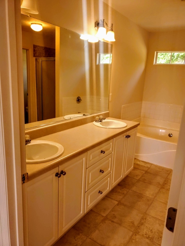 Building Photo - 304 Grandiflora Cir