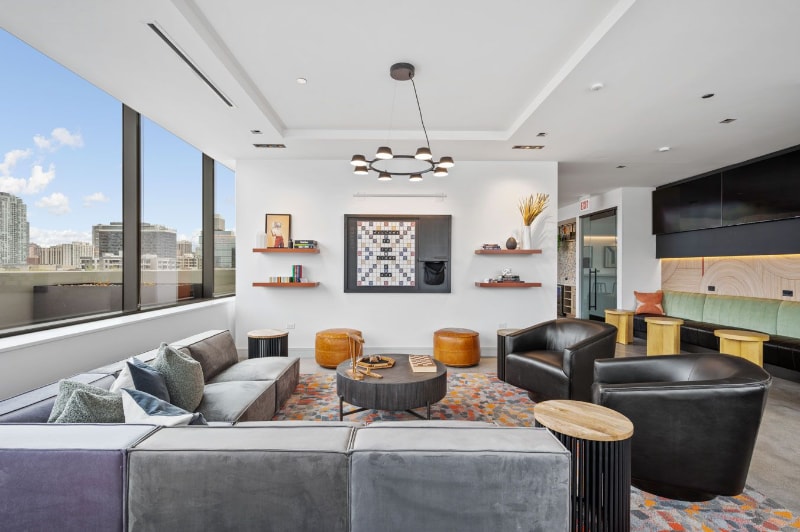 Building Photo - 811 N Cambridge Ave