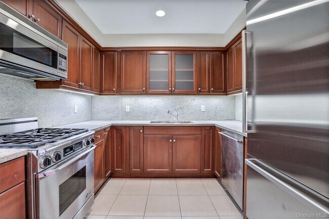 Building Photo - 10 City Pl