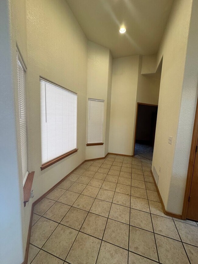 Building Photo - 2224 Santa Ana