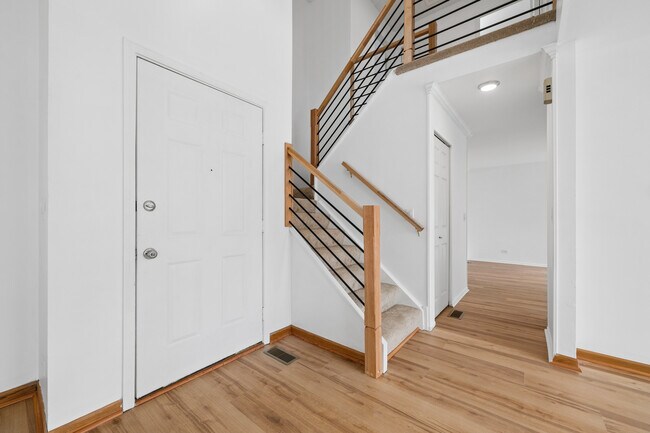 Building Photo - 1553 Brandywyn Ct N