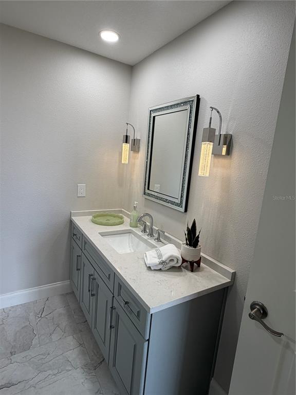 Building Photo - 6025 Sun Blvd