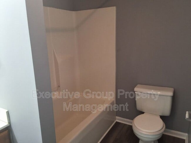 Building Photo - 1115 Crowne Pointe Dr