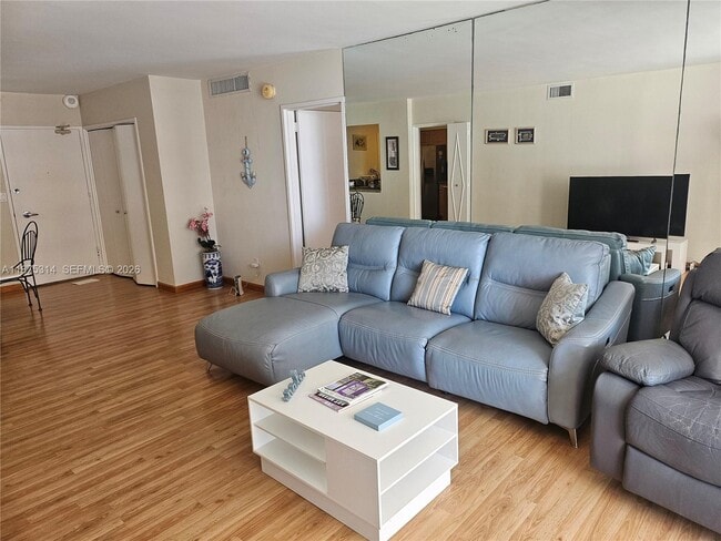 Building Photo - 5161 Collins Ave