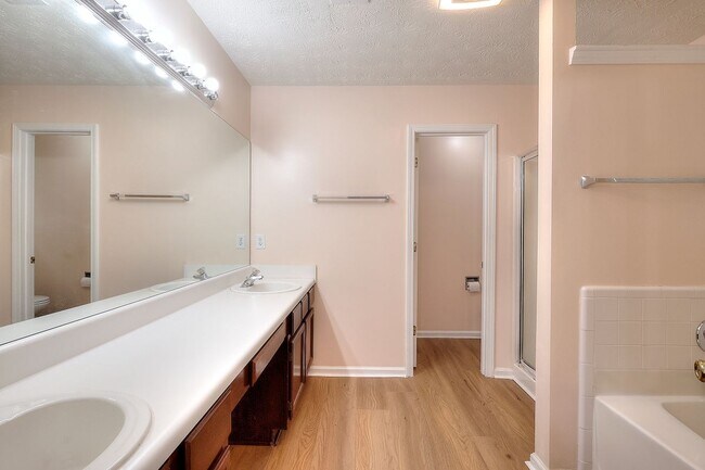Building Photo - 665 Walnut Creek Dr NW