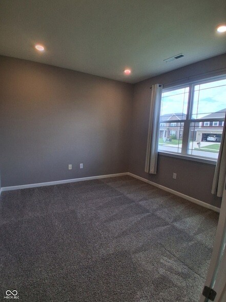 Building Photo - 6887 Nottingham Ln