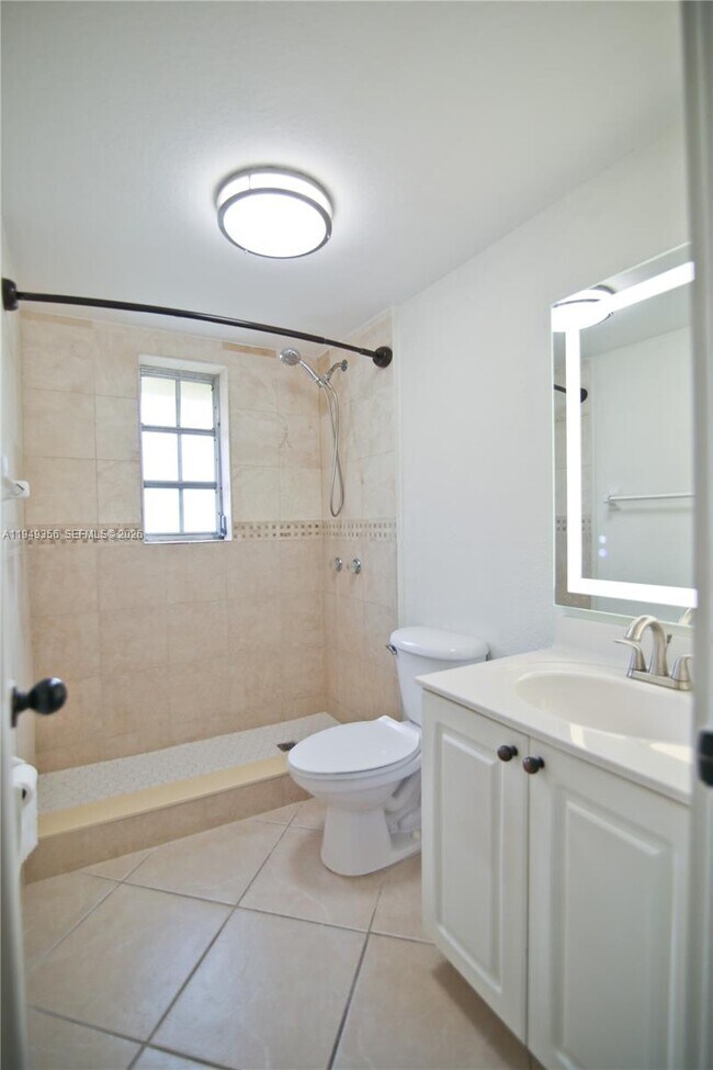 Building Photo - 8500 SW 109th Ave