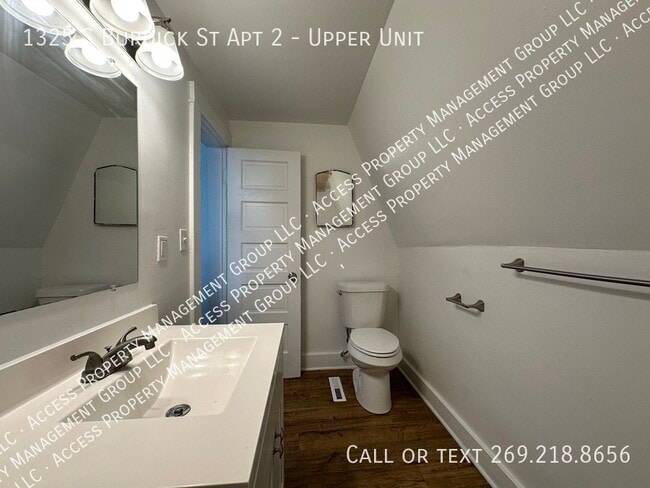 Building Photo - 1325 S Burdick St