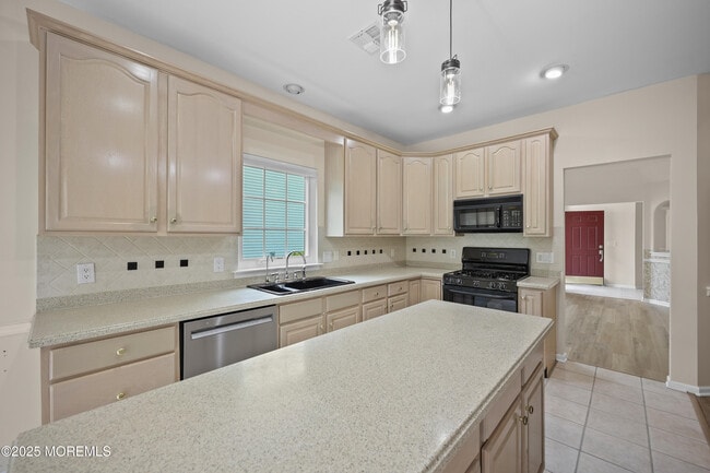 Building Photo - 49 Baltusrol Dr