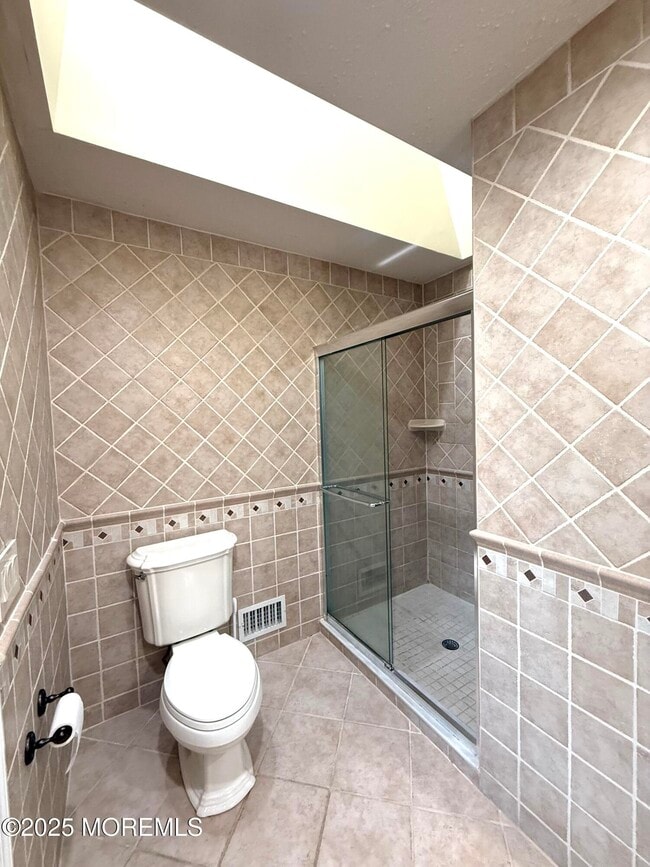 Building Photo - 28 Skylark Ct