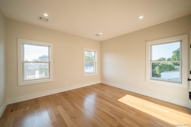 Building Photo - 60 Ramble Ln