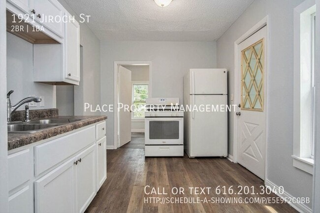 Building Photo - 1921 Jiroch St