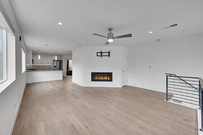 Building Photo - $3,495 = 2 Bed, 2 Bath Townhome in Denver ...