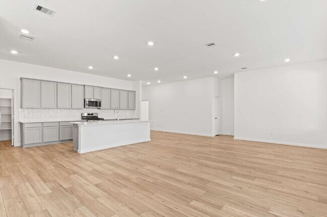 Building Photo - 18211 Saffron Sun St