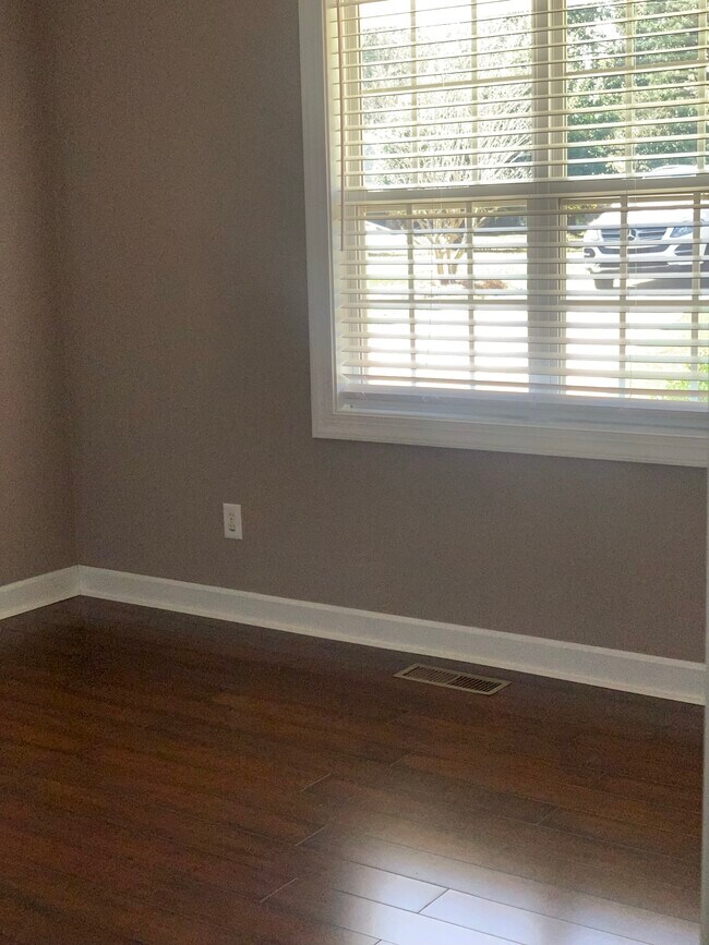 Building Photo - 15012 State Hwy 96