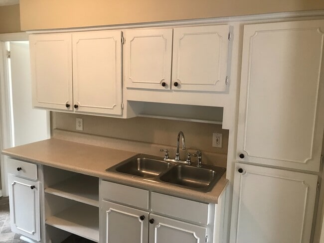 Building Photo - **AVAILABLE NOW**3 or 4 Bedroom / 1.5 Bathroom Home for Rent in Columbus, GA