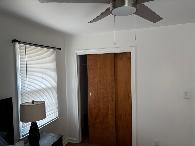 Building Photo - 902 S 36th St