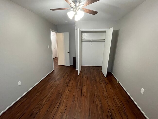 Building Photo - 15039 Cherrywood Dr