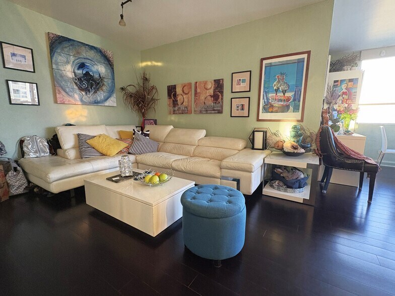 Building Photo - 1500 Bay Rd