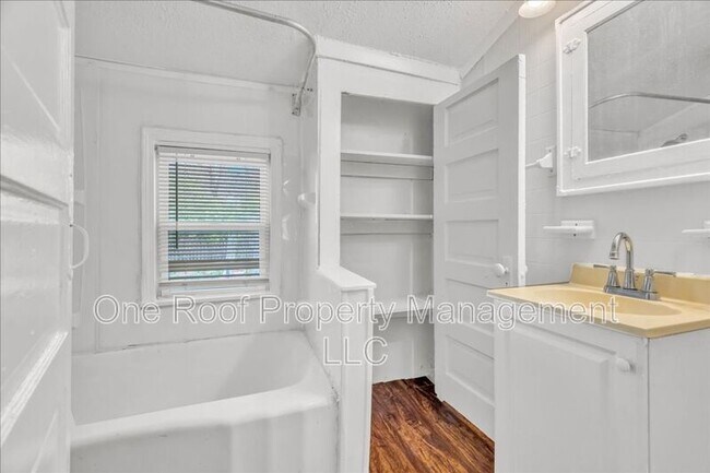 Building Photo - 2130 E 83rd St