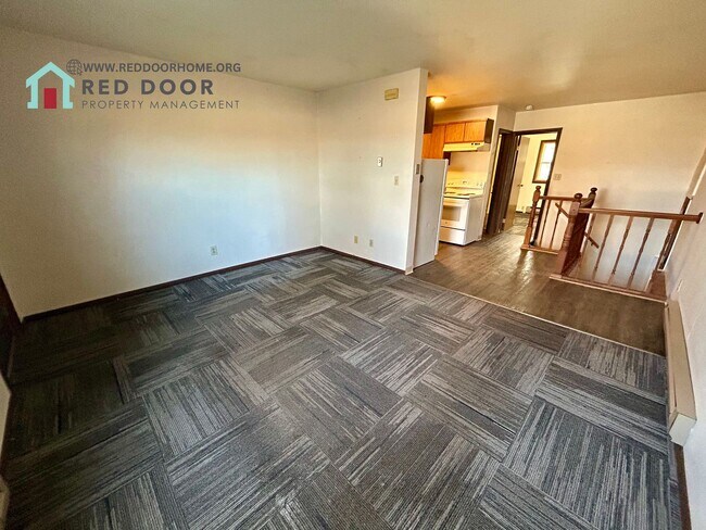 Building Photo - 621 Park Dr N