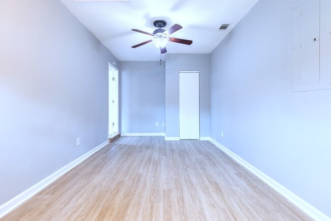 Building Photo - 203 Monroe Ave