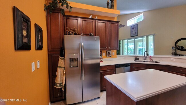 Building Photo - 8247 Hedgewood Dr