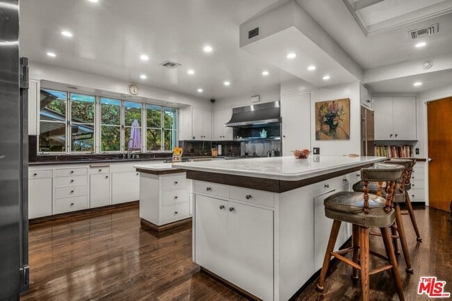 Building Photo - 829 Whittier Dr