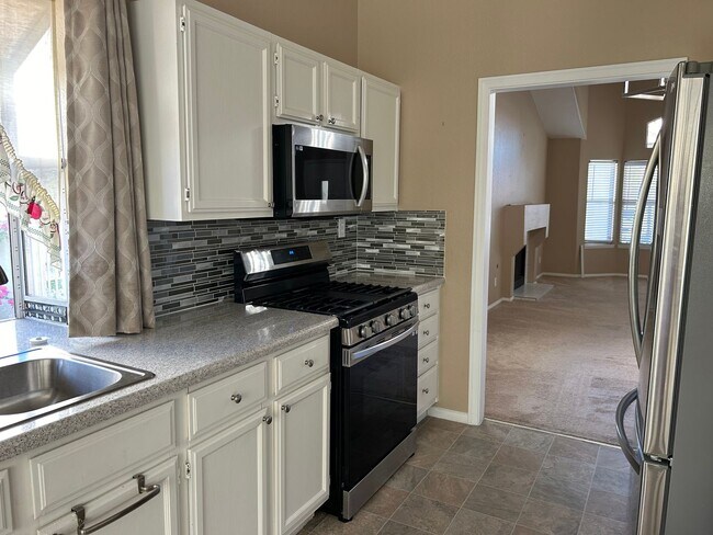 Building Photo - Single story home at Desert Shores